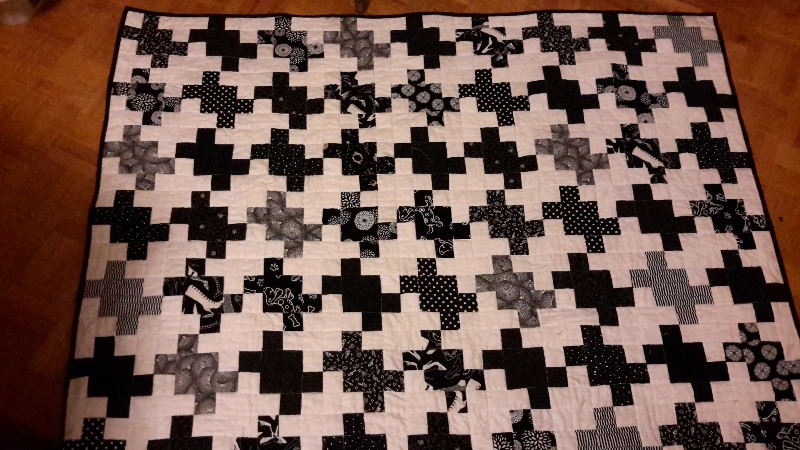 black_and_white_baby_quilt